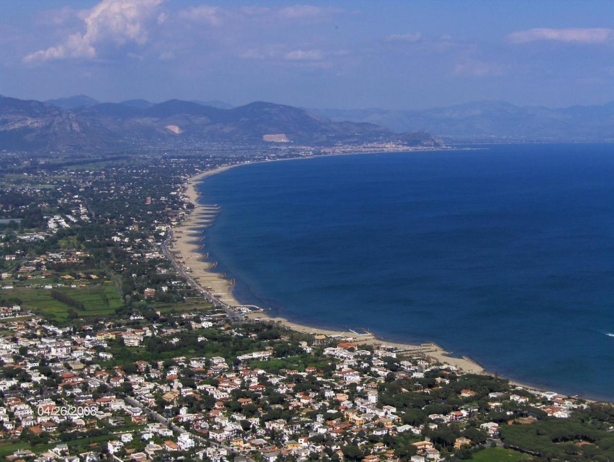 Regina Sul Mare Villa Terracina Bagian luar foto