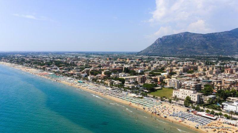 Regina Sul Mare Villa Terracina Bagian luar foto